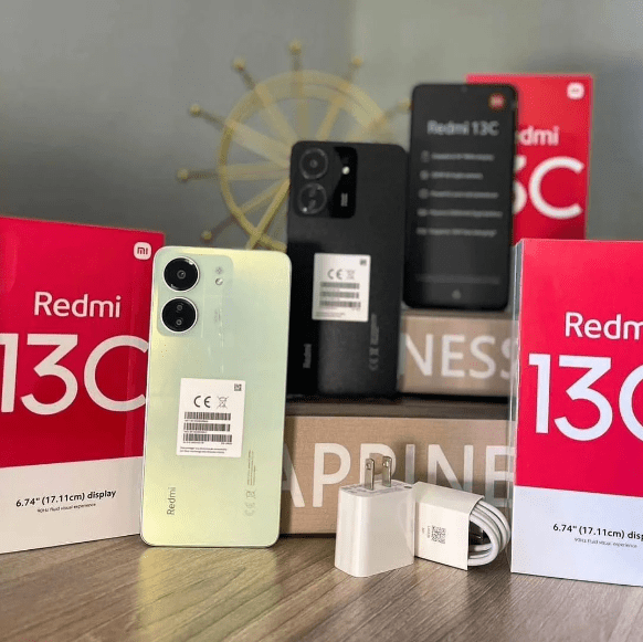 小米 Redmi 13C 4G版手机全貌曝光，充电头和数据线一览无余